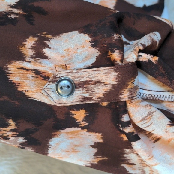 MAURICES PAINTED Burgundy Flower Patterned V-Neck Blouse Sz S - Picture 4 of 11